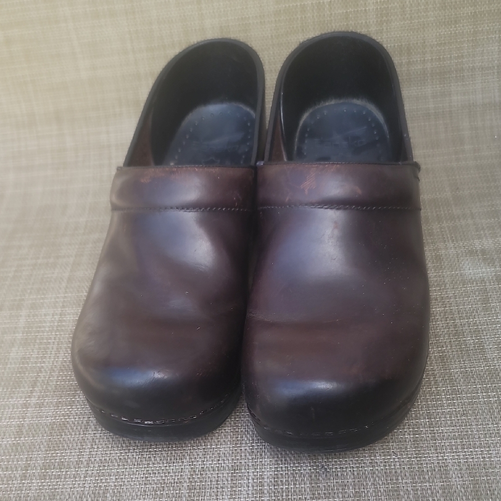 Dansko Career Professional Brown Clogs Shoes  SZ 41 (10-10.5)